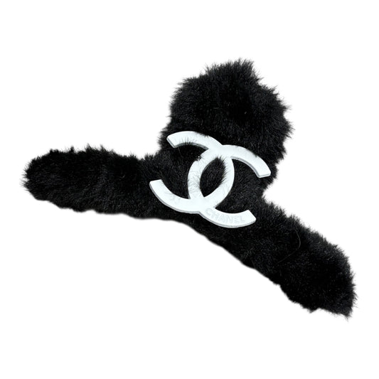 Chey Fuzzy Clip